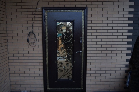 Дверь с художественной ковкой
